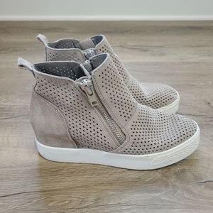Steve Madden Wedgie Taupe Suede Shoes